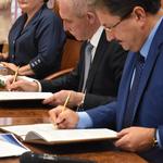 изображение для новости Состоялось подписание соглашения между региональным отделением АЮР и УлГУ