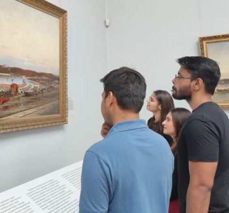  изображение для новости USU International  students  are delighted with Russian paintings